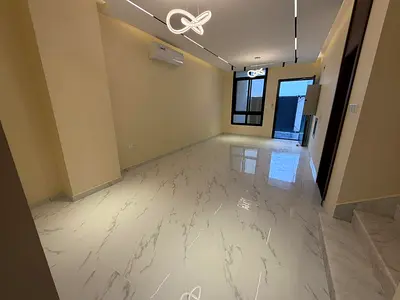 فيلا فاخره تشطيبات موديرن_مساحه كبيره_رووف كبيره مع غرفة خادمه_جميع الغرف ماستر_جديده