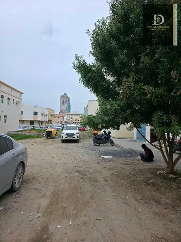 للبيع فى الشارقه   منطقه اليرموك   قطعه ارض تجاريه / مساحه 2,500 قدم  موقع مميز جدا / على شارع 18 متر