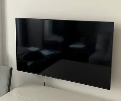 Flat screen LED TV - 43 (wall-mounted, good condition)