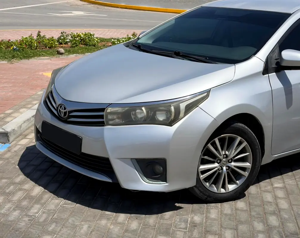 Toyota Corolla 2014 — photo 1 of 8