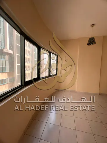 للإيجار في الشارقة – النهدة | غرفتين وصالة سنويًا  📍 الموقع: النهدة – قريب من نستو، وسوبر ماركت المايا، وجميع الخدمات الأساسية  🛏️ تفاصيل الشقة:  غر