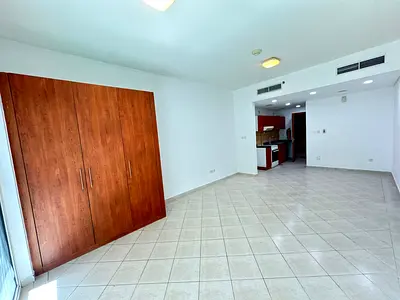Pool and Lake View | With Parking| Crescent Tower