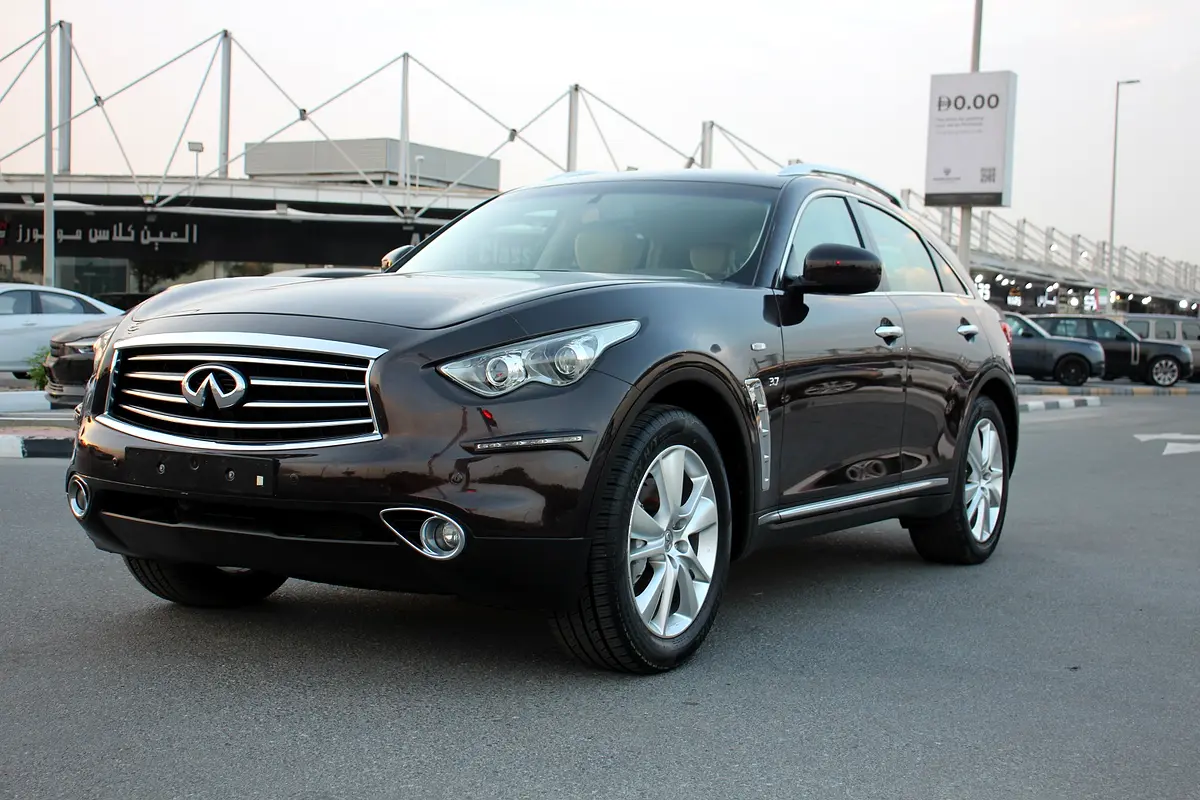 Infiniti QX70 2016 — photo 1 of 20