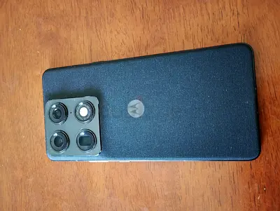 Motorola signature, 16G, 512, black, bought 3 months ago , excellent condition like brand new.