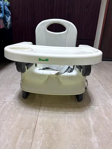 A Portable 2-in-1 Baby Dining Chair With Removable Tray
