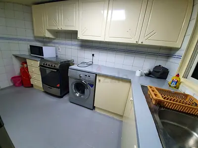 Girls/female Bedspace available sharf DG 1 mint metro