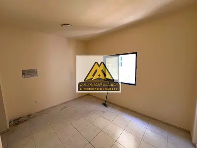 استوديو في النعيمية 2 عجمان، مساحة كبيرة، مطبخ شبه منفصل، تكييف مركزي. 18,000 درهم سنويًا، 4 دفعات، موقع مميز قريب من الخدمات.