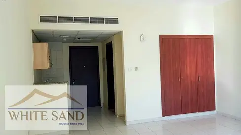 GREECE CLUSTER I READ TO MOVE I NEAR TO BUS STOP