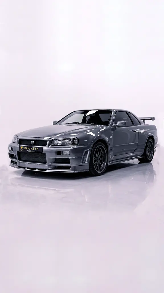 Nissan GT-R 2000 — photo 1 of 9