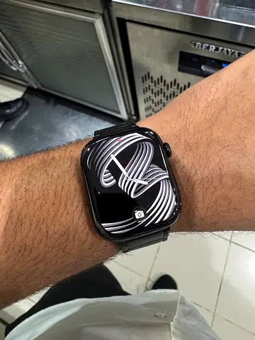 Apple Watch Series 11  GPS (Space Black) with two Bracelet - extra Good Condition