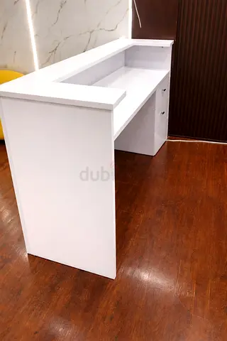 Modern White Reception Desk with Drawers – Office – Excellent Condition