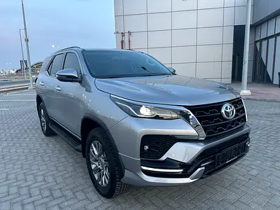 2025 Toyota FORTUNER 照片 3