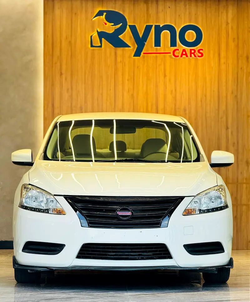 Nissan Sentra 2016 — photo 1 of 9