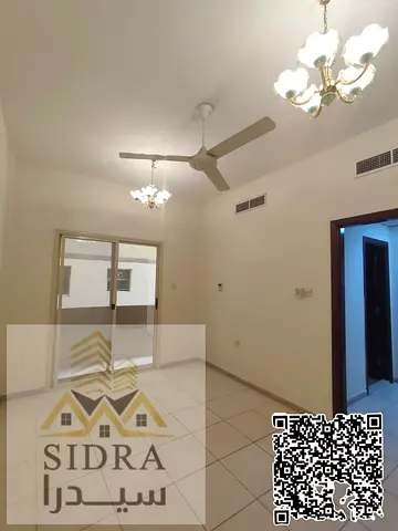 شقة غرفة وصالة للإيجار في عجمان خلف المرور | قريب جامعة عجمان ومستشفى خليفة | بلكونة وتكييف مركزي | 27,000 درهم سنوياً