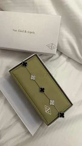 Van Cleef Style Bracelet 18K White Gold – Diamonds  Black Onyx – Full Set