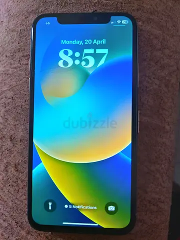 iPhone X 256GB white, back glass is cracked Flawless condition