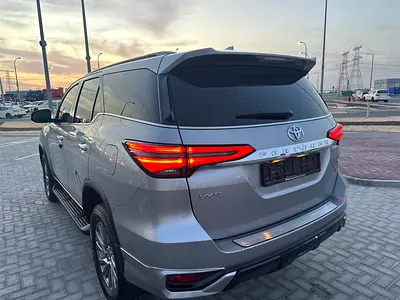 2025 Toyota FORTUNER 照片 6