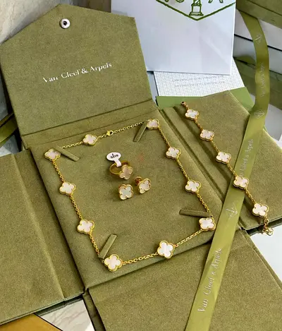 Van Cleef Arpels set for women
