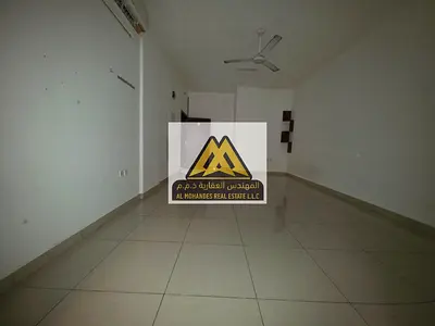 استوديو بمساحة كبيرة جدًا للإيجار السنوي في الروضة 2 – عجمانب مساحة كبيرة جدًا أقرب لتقسيم غرفة وصالة،