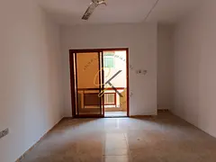 1 Bhk available in muwaliah Full of family building Neat and clean room for contact Babar