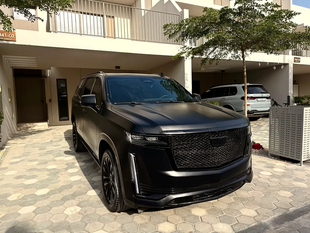 Cadillac Escalade 2021 — photo 1 of 14