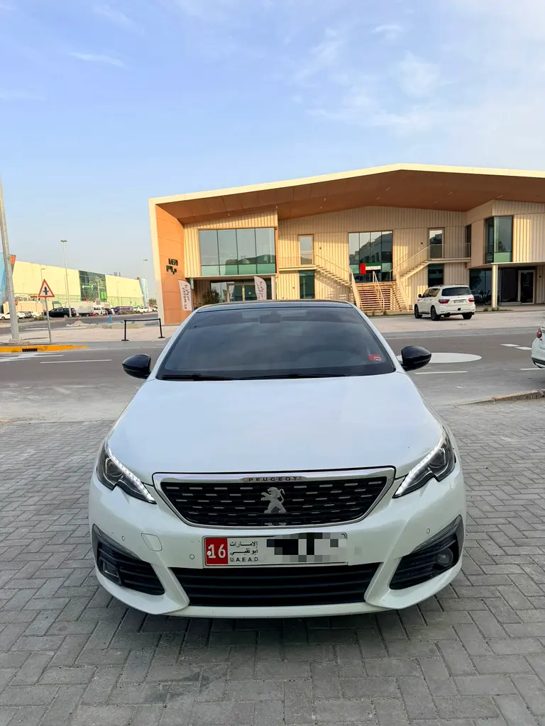 Peugeot 308 2018 — photo 1 of 6