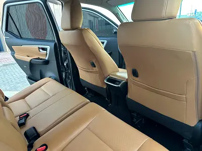 2025 Toyota FORTUNER 照片 11
