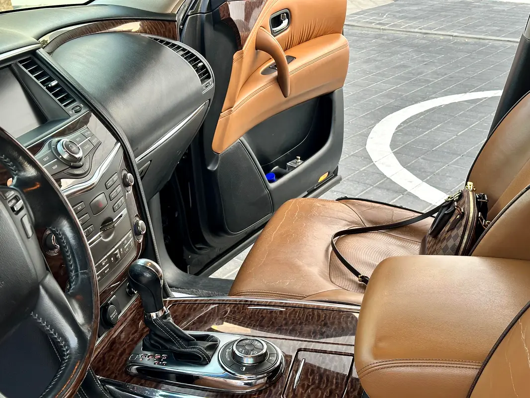 Nissan Patrol 2016 — photo 1 of 18