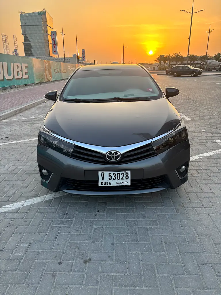 Toyota Corolla 2015 — photo 1 of 10