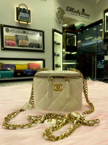 Chanel White Mini Vanity Case in Quilted Lambskin Leather with CC Chain Bag (Authentic/PreOwned)