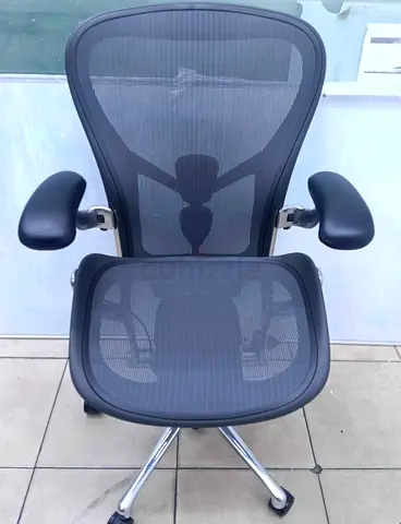 Herman Miller remastered brand new chair.fully loaded.size C. Available for selling