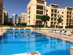 Upgraded| furnished| Vacant| Garden View
