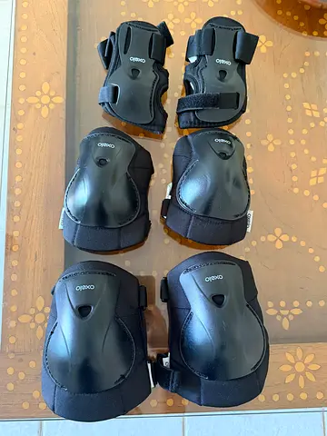 Decathlon, Set of protective pads (knees, elbows, wrists) for skating or cycling