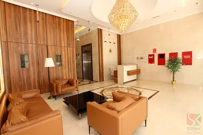 One Month Rent Free-Spacious 2 BR Flat