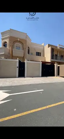 فيلا بمساحة كبيرة للإيجار السنوي بالزاهيه عجمان