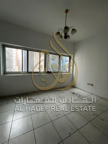 غرفتين وصالة | بلكونة غرفة ماستر | المجاز 2 | موقع مميز على مخرج دبي | 4 دفعات | 45 ألف