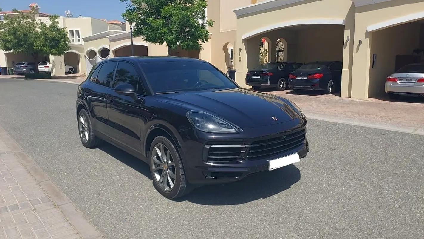 Porsche Cayenne 2019 — photo 1 of 19