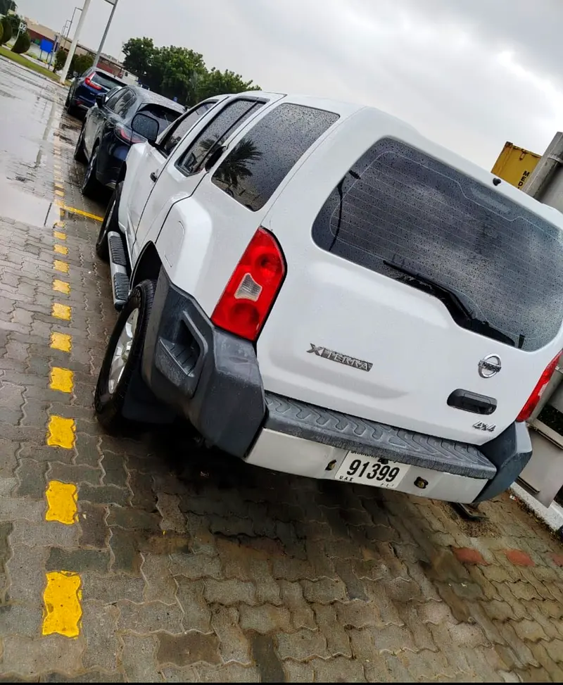 Nissan Xterra 2012 — photo 1 of 10