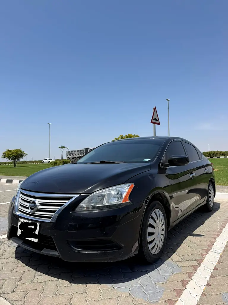 Nissan Sentra 2015 — photo 1 of 10