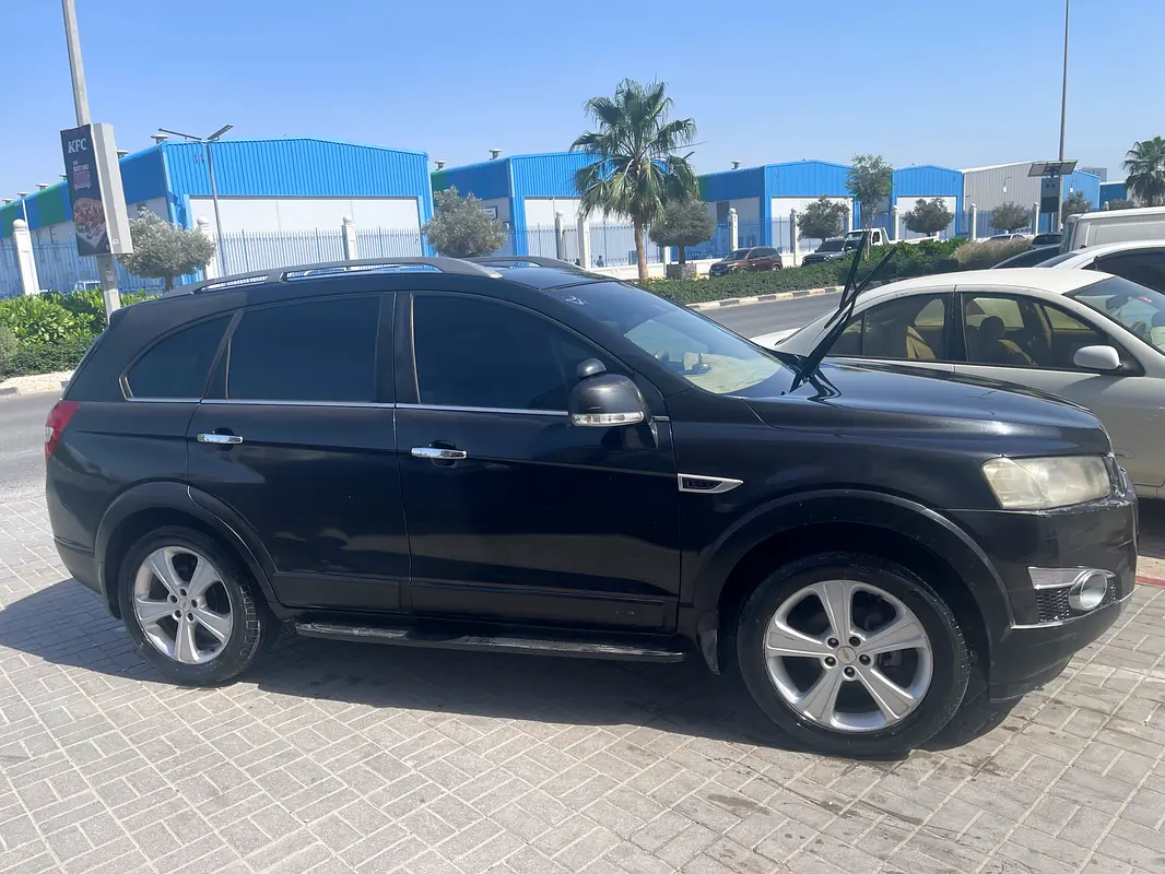 Chevrolet Captiva 2012 — photo 1 of 10