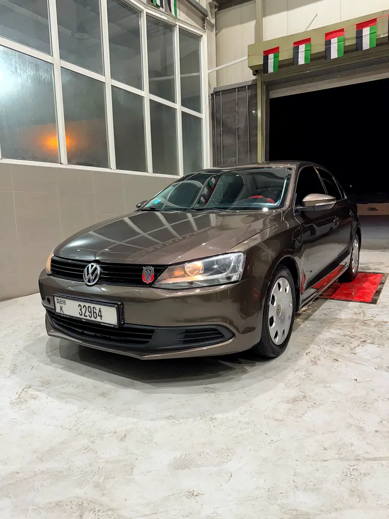 Volkswagen Jetta 2013 — photo 1 of 7