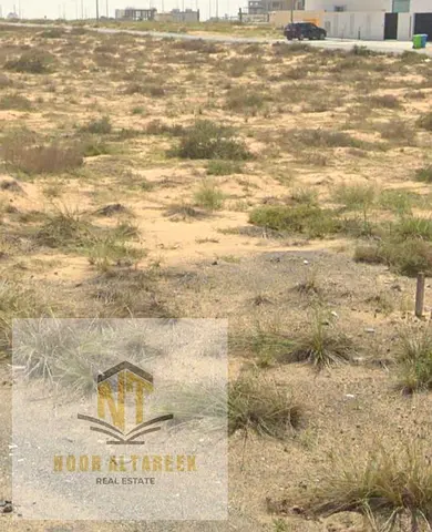 فرصة ذهبية للبيع في السحمة، موقع استثماري مميز ضمن أحد أهم المناطق الواعدة في إمارة الشارقة. يتوفر قطعتان أرض سكنية للبيع، إحداهما زاوية، بمساحة 2422