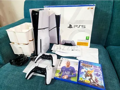 Playstation 5 Slim Disc with 2 controllers and Games (Underwarranty)