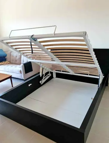 IKEA hydraulic king‑size bed (180 × 200 cm) with  IKEA mattress