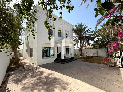 Independent | Renovated Mature Garden | Staff Room