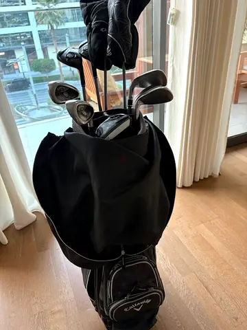 Set of golf clubs with bag — good condition