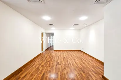 Upgraded| Spacious Unit | Prime Location