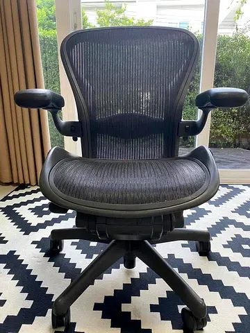 Aeron Herman Miller chair size B