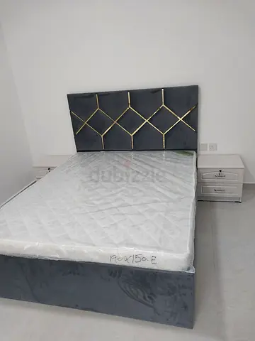Queen size upholstered bed frame with geometric headboard (grey)