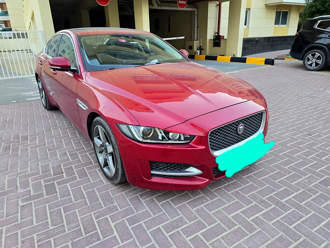 Jaguar XE 2016 — photo 1 of 20